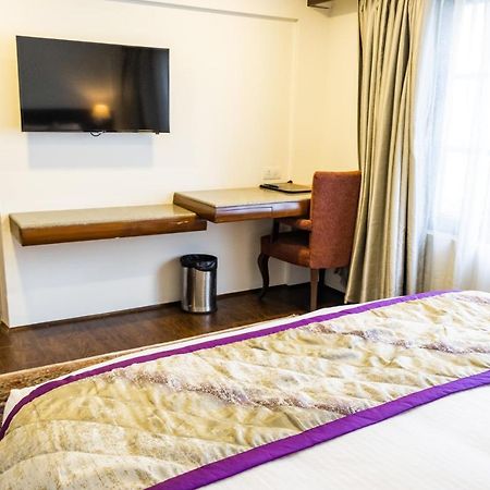 Paisley Palace Otel Srīnagar Dış mekan fotoğraf