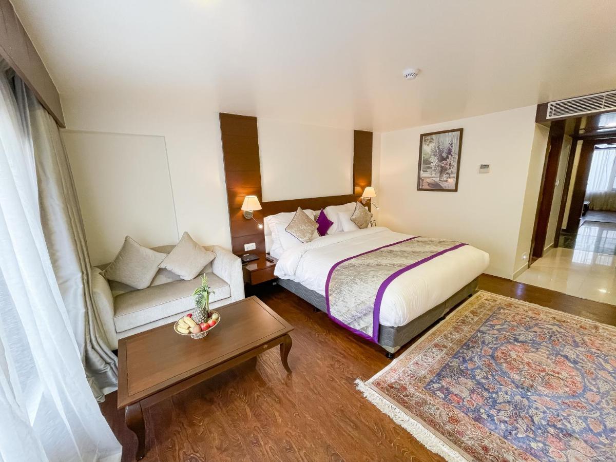 Paisley Palace Otel Srīnagar Dış mekan fotoğraf