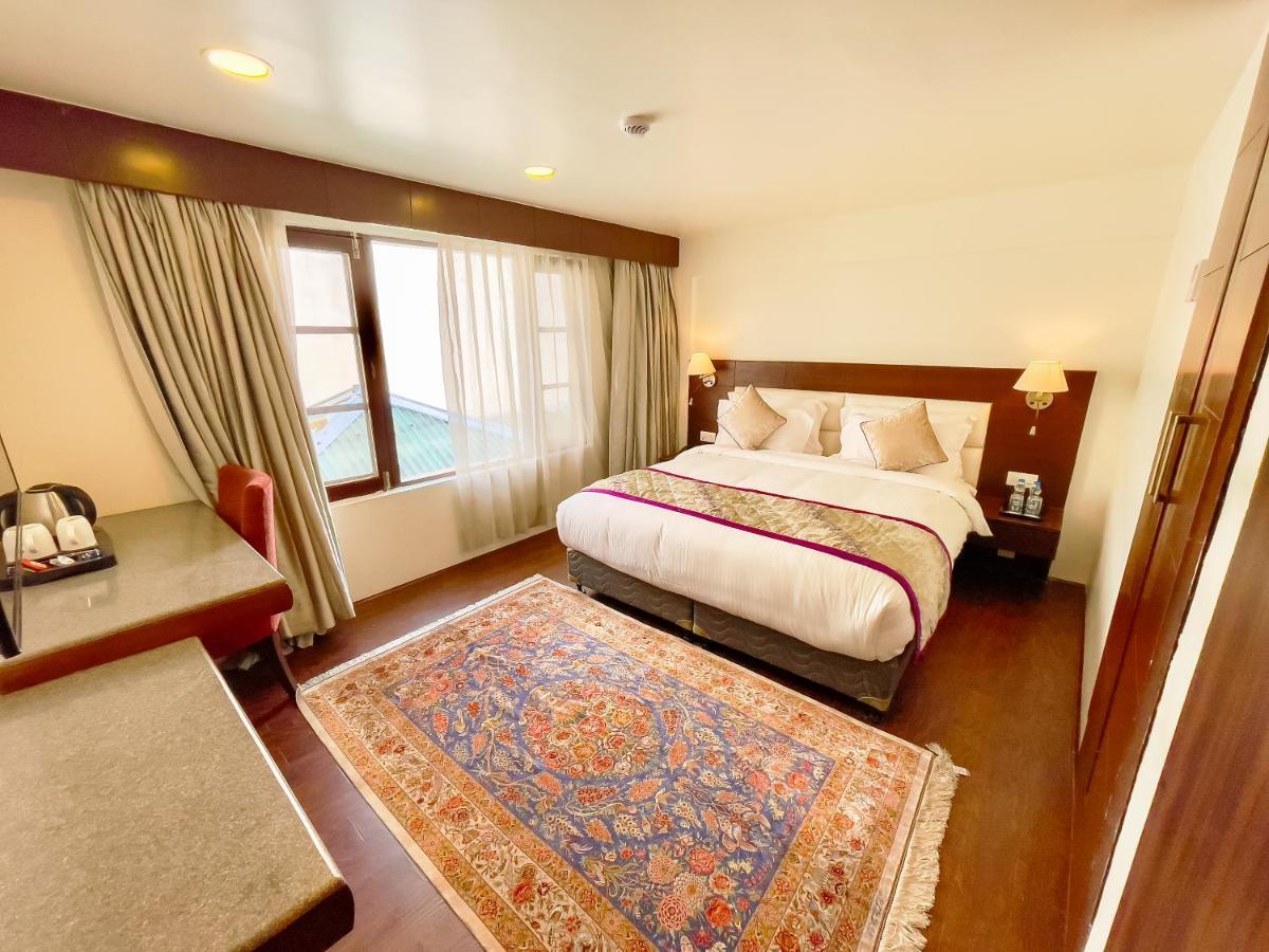 Paisley Palace Otel Srīnagar Dış mekan fotoğraf