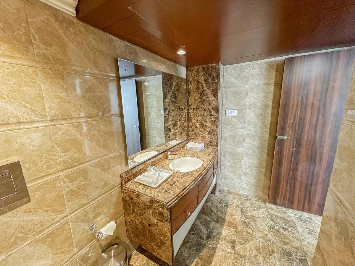 Paisley Palace Otel Srīnagar Dış mekan fotoğraf